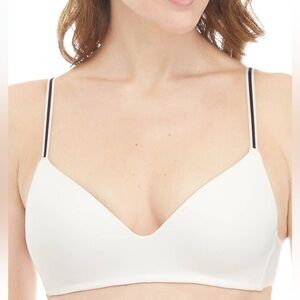 Parisian
Cushion Comfort Wire Free Contour Bra size large NWT